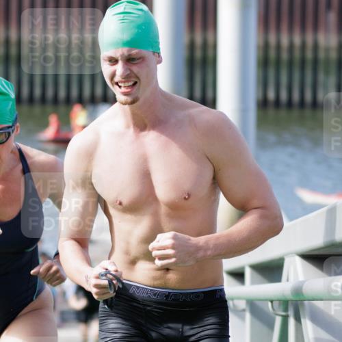 10.08.2025 - GEWOBA Citytriathlon Bremen H.Heesch http://msf.ph/oto/8552594 10.08.2025 10:30:01 Schwimmen 9, 41, 149, 175 meine-sportfotos.de