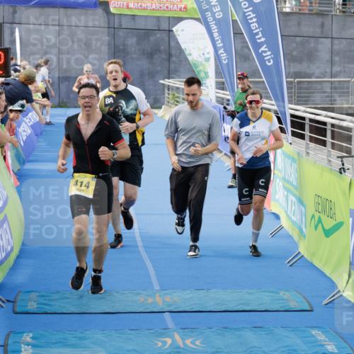 10.08.2025 - GEWOBA Citytriathlon Bremen H.Heesch http://msf.ph/oto/8552598 10.08.2025 11:24:34 Ziel 81, 389, 414, 509 meine-sportfotos.de