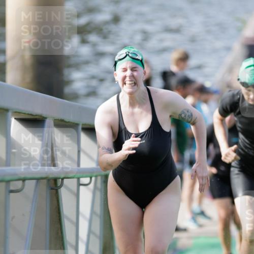 10.08.2025 - GEWOBA Citytriathlon Bremen H.Heesch http://msf.ph/oto/8552603 10.08.2025 10:30:04 Schwimmen 3, 9, 41, 149, 175, 189 meine-sportfotos.de