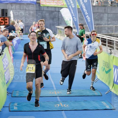 10.08.2025 - GEWOBA Citytriathlon Bremen H.Heesch http://msf.ph/oto/8552604 10.08.2025 11:24:35 Ziel 81, 389, 414, 434, 509 meine-sportfotos.de