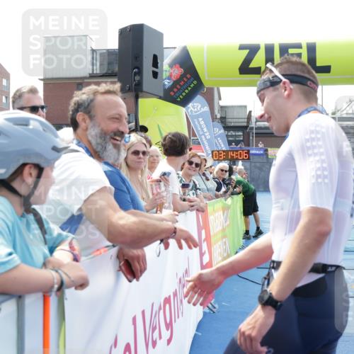 10.08.2025 - GEWOBA Citytriathlon Bremen H.Heesch http://msf.ph/oto/8552607 10.08.2025 13:17:47 Ziel  meine-sportfotos.de