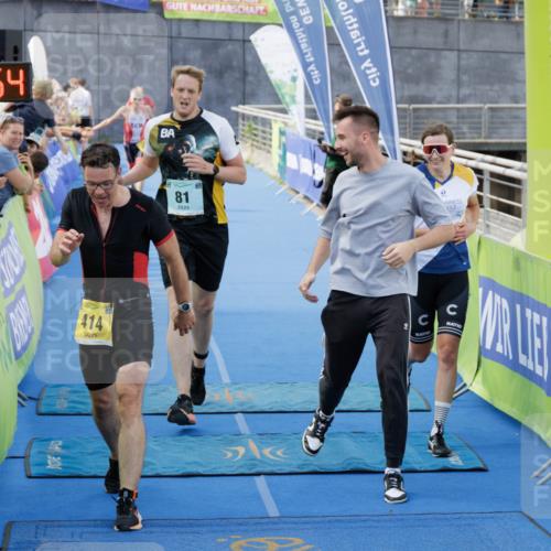 10.08.2025 - GEWOBA Citytriathlon Bremen H.Heesch http://msf.ph/oto/8552608 10.08.2025 11:24:35 Ziel 81, 389, 414, 434, 509 meine-sportfotos.de