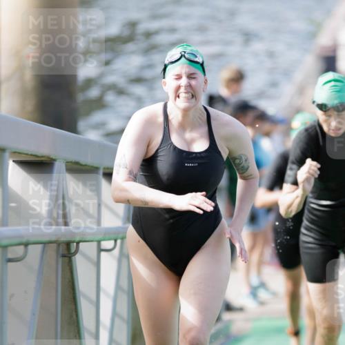 10.08.2025 - GEWOBA Citytriathlon Bremen H.Heesch http://msf.ph/oto/8552609 10.08.2025 10:30:04 Schwimmen 3, 9, 41, 149, 175, 189 meine-sportfotos.de