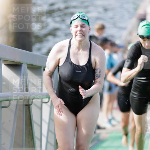 10.08.2025 - GEWOBA Citytriathlon Bremen H.Heesch http://msf.ph/oto/8552611 10.08.2025 10:30:04 Schwimmen 3, 9, 41, 149, 175, 189 meine-sportfotos.de
