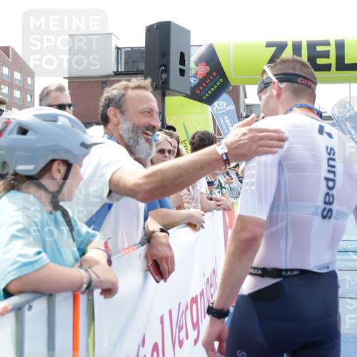 10.08.2025 - GEWOBA Citytriathlon Bremen H.Heesch http://msf.ph/oto/8552612 10.08.2025 13:17:48 Ziel  meine-sportfotos.de