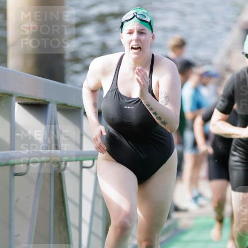 10.08.2025 - GEWOBA Citytriathlon Bremen H.Heesch http://msf.ph/oto/8552614 10.08.2025 10:30:05 Schwimmen 3, 9, 41, 149, 175, 189 meine-sportfotos.de