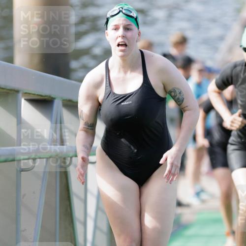 10.08.2025 - GEWOBA Citytriathlon Bremen H.Heesch http://msf.ph/oto/8552618 10.08.2025 10:30:05 Schwimmen 3, 9, 41, 149, 175, 189 meine-sportfotos.de
