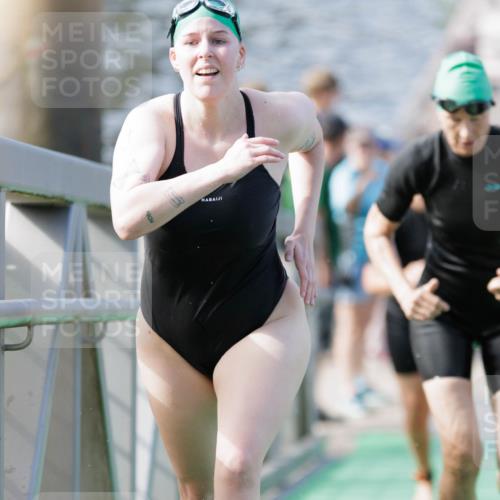 10.08.2025 - GEWOBA Citytriathlon Bremen H.Heesch http://msf.ph/oto/8552622 10.08.2025 10:30:05 Schwimmen 3, 9, 41, 149, 175, 189 meine-sportfotos.de