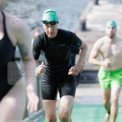 10.08.2025 - GEWOBA Citytriathlon Bremen H.Heesch http://msf.ph/oto/8552629 10.08.2025 10:30:07 Schwimmen 3, 9, 41, 149, 175, 189 meine-sportfotos.de
