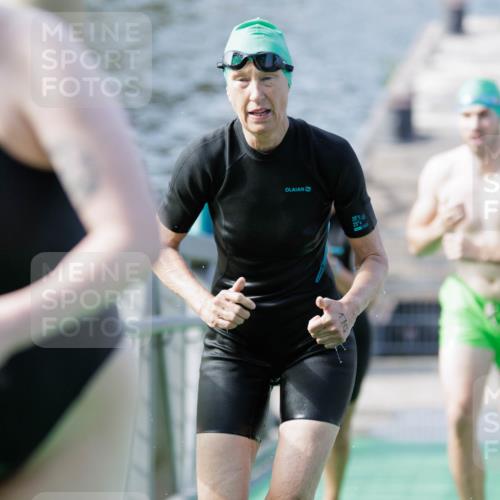 10.08.2025 - GEWOBA Citytriathlon Bremen H.Heesch http://msf.ph/oto/8552636 10.08.2025 10:30:07 Schwimmen 3, 9, 41, 149, 175, 189 meine-sportfotos.de