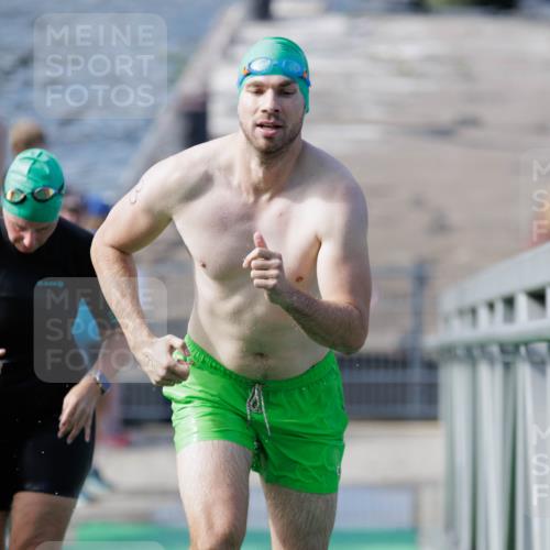 10.08.2025 - GEWOBA Citytriathlon Bremen H.Heesch http://msf.ph/oto/8552639 10.08.2025 10:30:08 Schwimmen 3, 9, 41, 149, 175, 189 meine-sportfotos.de