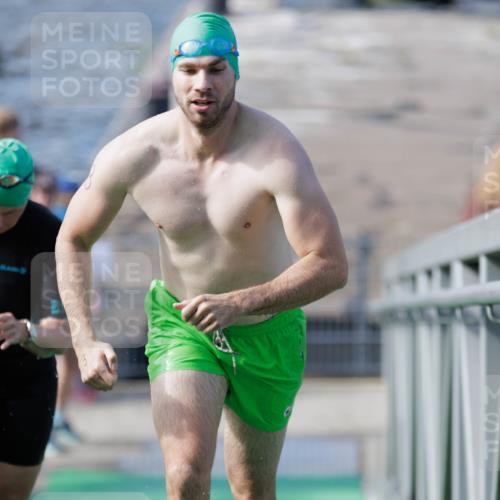 10.08.2025 - GEWOBA Citytriathlon Bremen H.Heesch http://msf.ph/oto/8552642 10.08.2025 10:30:08 Schwimmen 3, 9, 41, 149, 175, 189 meine-sportfotos.de