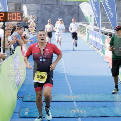 10.08.2025 - GEWOBA Citytriathlon Bremen H.Heesch http://msf.ph/oto/8552643 10.08.2025 11:24:47 Ziel 213, 434, 509 meine-sportfotos.de