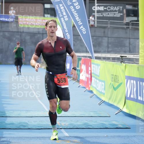 10.08.2025 - GEWOBA Citytriathlon Bremen H.Heesch http://msf.ph/oto/8552646 10.08.2025 13:22:19 Ziel 558 meine-sportfotos.de