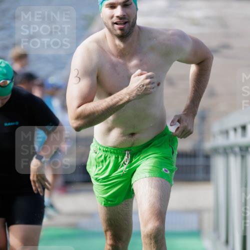 10.08.2025 - GEWOBA Citytriathlon Bremen H.Heesch http://msf.ph/oto/8552649 10.08.2025 10:30:09 Schwimmen 3, 9, 149, 175, 189 meine-sportfotos.de