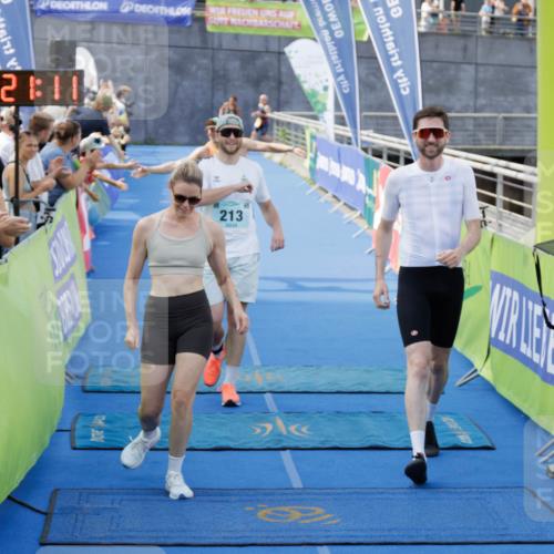 10.08.2025 - GEWOBA Citytriathlon Bremen H.Heesch http://msf.ph/oto/8552658 10.08.2025 11:24:53 Ziel 213, 407 meine-sportfotos.de