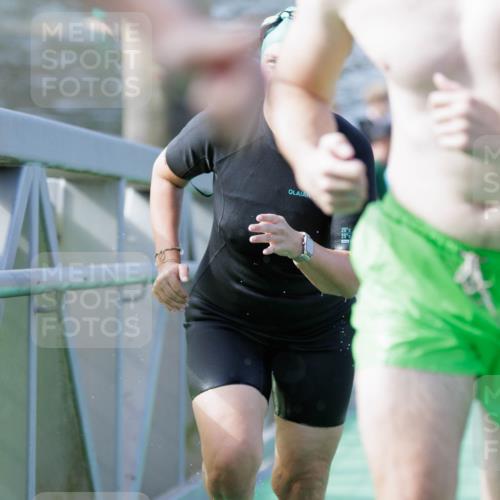 10.08.2025 - GEWOBA Citytriathlon Bremen H.Heesch http://msf.ph/oto/8552659 10.08.2025 10:30:10 Schwimmen 3, 9, 149, 175, 189 meine-sportfotos.de