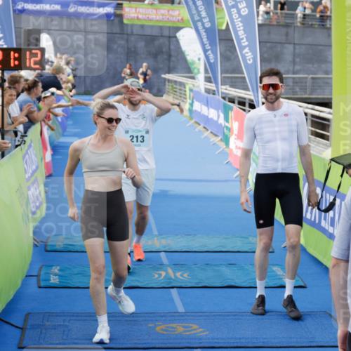 10.08.2025 - GEWOBA Citytriathlon Bremen H.Heesch http://msf.ph/oto/8552660 10.08.2025 11:24:53 Ziel 213, 407 meine-sportfotos.de