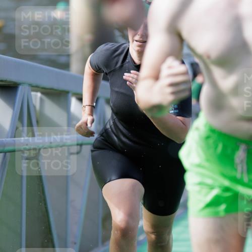 10.08.2025 - GEWOBA Citytriathlon Bremen H.Heesch http://msf.ph/oto/8552661 10.08.2025 10:30:10 Schwimmen 3, 9, 149, 175, 189 meine-sportfotos.de