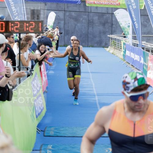 10.08.2025 - GEWOBA Citytriathlon Bremen H.Heesch http://msf.ph/oto/8552664 10.08.2025 11:25:02 Ziel 407, 423, 437 meine-sportfotos.de