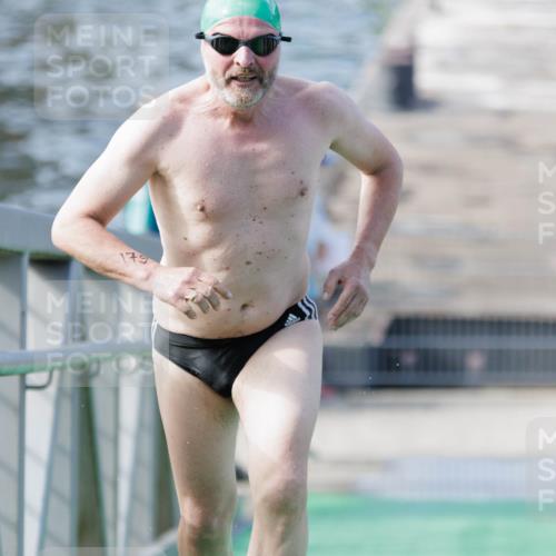 10.08.2025 - GEWOBA Citytriathlon Bremen H.Heesch http://msf.ph/oto/8552665 10.08.2025 10:30:19 Schwimmen 3, 179 meine-sportfotos.de