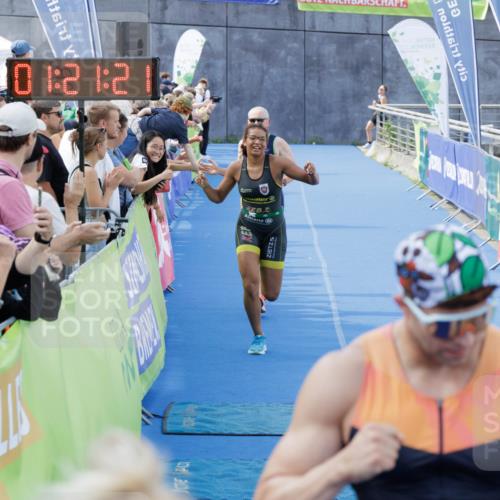 10.08.2025 - GEWOBA Citytriathlon Bremen H.Heesch http://msf.ph/oto/8552666 10.08.2025 11:25:03 Ziel 423, 437, 459 meine-sportfotos.de