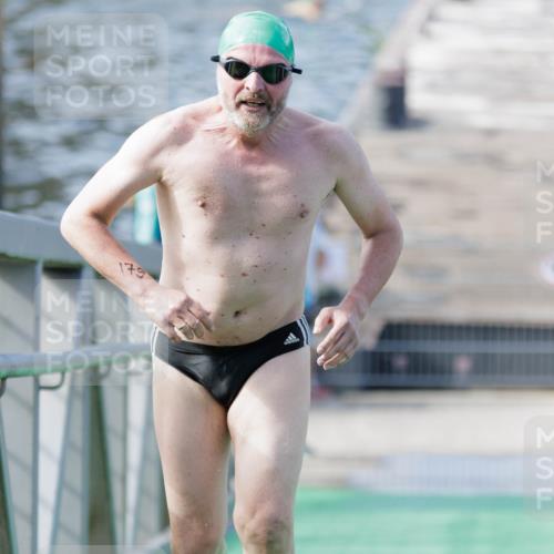 10.08.2025 - GEWOBA Citytriathlon Bremen H.Heesch http://msf.ph/oto/8552667 10.08.2025 10:30:19 Schwimmen 3, 179 meine-sportfotos.de