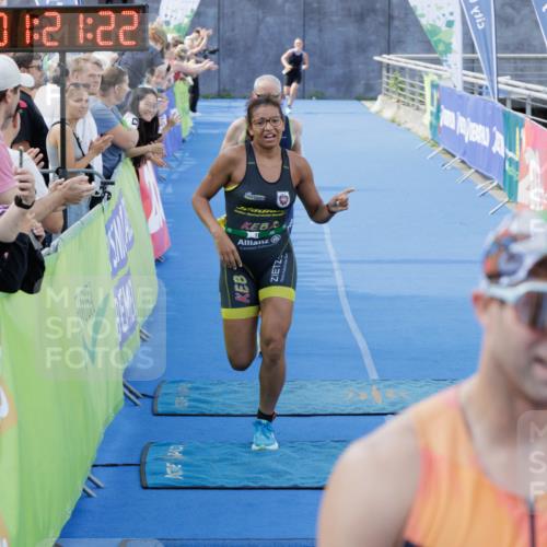10.08.2025 - GEWOBA Citytriathlon Bremen H.Heesch http://msf.ph/oto/8552668 10.08.2025 11:25:04 Ziel 423, 437, 459 meine-sportfotos.de