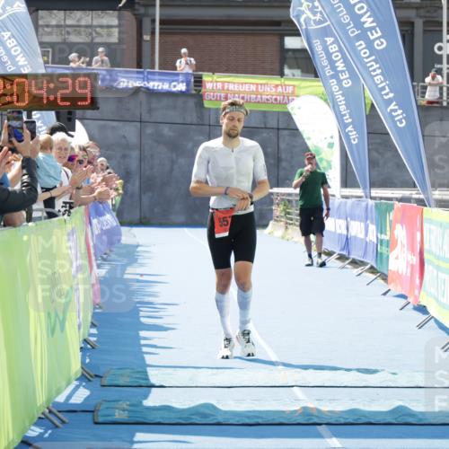 10.08.2025 - GEWOBA Citytriathlon Bremen H.Heesch http://msf.ph/oto/8552669 10.08.2025 13:24:49 Ziel 557 meine-sportfotos.de
