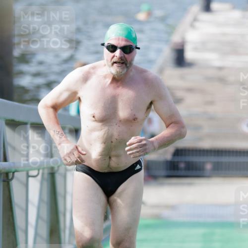 10.08.2025 - GEWOBA Citytriathlon Bremen H.Heesch http://msf.ph/oto/8552670 10.08.2025 10:30:19 Schwimmen 3, 179 meine-sportfotos.de