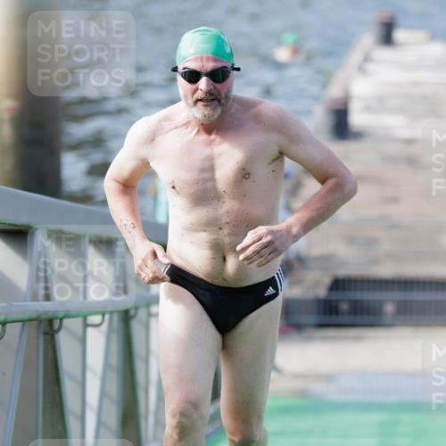 10.08.2025 - GEWOBA Citytriathlon Bremen H.Heesch http://msf.ph/oto/8552673 10.08.2025 10:30:20 Schwimmen 179 meine-sportfotos.de