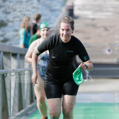 10.08.2025 - GEWOBA Citytriathlon Bremen H.Heesch http://msf.ph/oto/8552683 10.08.2025 10:30:27 Schwimmen 89, 173, 179, 191 meine-sportfotos.de