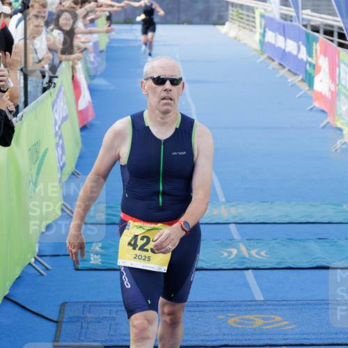 10.08.2025 - GEWOBA Citytriathlon Bremen H.Heesch http://msf.ph/oto/8552684 10.08.2025 11:25:08 Ziel 423, 437, 459 meine-sportfotos.de