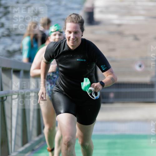 10.08.2025 - GEWOBA Citytriathlon Bremen H.Heesch http://msf.ph/oto/8552686 10.08.2025 10:30:28 Schwimmen 89, 173, 179, 191 meine-sportfotos.de