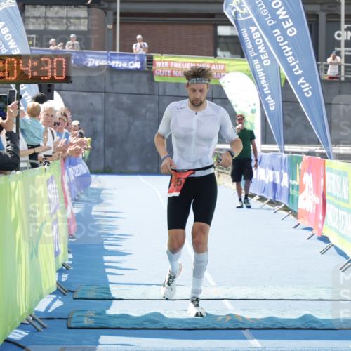 10.08.2025 - GEWOBA Citytriathlon Bremen H.Heesch http://msf.ph/oto/8552688 10.08.2025 13:24:50 Ziel 557 meine-sportfotos.de