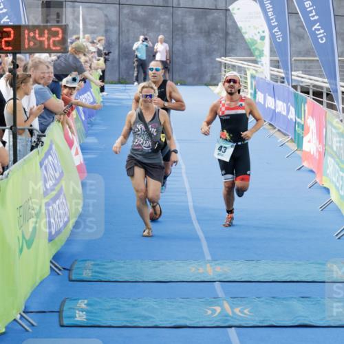10.08.2025 - GEWOBA Citytriathlon Bremen H.Heesch http://msf.ph/oto/8552702 10.08.2025 11:25:24 Ziel 43, 424 meine-sportfotos.de