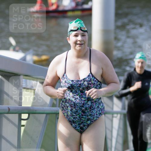 10.08.2025 - GEWOBA Citytriathlon Bremen H.Heesch http://msf.ph/oto/8552703 10.08.2025 10:30:34 Schwimmen 13, 89, 173, 191, 217 meine-sportfotos.de