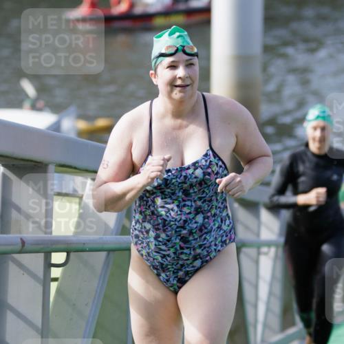 10.08.2025 - GEWOBA Citytriathlon Bremen H.Heesch http://msf.ph/oto/8552705 10.08.2025 10:30:34 Schwimmen 13, 89, 173, 191, 217 meine-sportfotos.de