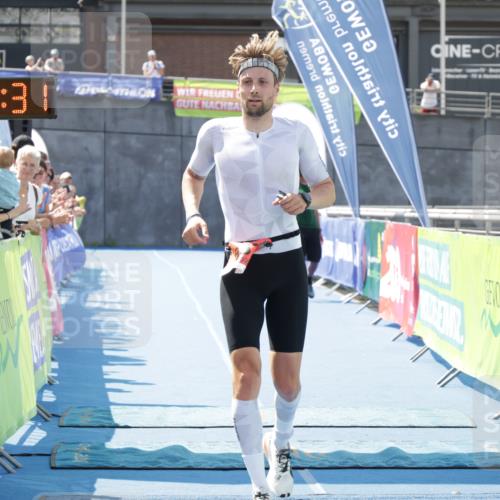 10.08.2025 - GEWOBA Citytriathlon Bremen H.Heesch http://msf.ph/oto/8552706 10.08.2025 13:24:51 Ziel 557 meine-sportfotos.de