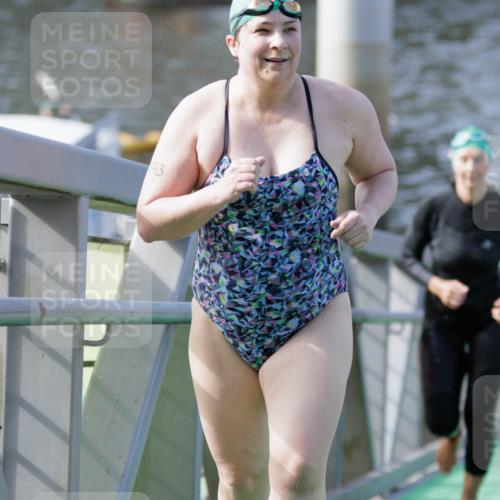 10.08.2025 - GEWOBA Citytriathlon Bremen H.Heesch http://msf.ph/oto/8552708 10.08.2025 10:30:34 Schwimmen 13, 89, 173, 191, 217 meine-sportfotos.de