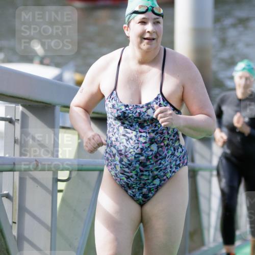 10.08.2025 - GEWOBA Citytriathlon Bremen H.Heesch http://msf.ph/oto/8552711 10.08.2025 10:30:34 Schwimmen 13, 89, 173, 191, 217 meine-sportfotos.de