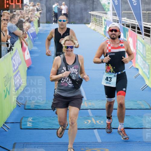 10.08.2025 - GEWOBA Citytriathlon Bremen H.Heesch http://msf.ph/oto/8552713 10.08.2025 11:25:25 Ziel 43, 424 meine-sportfotos.de