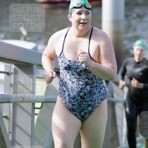 10.08.2025 - GEWOBA Citytriathlon Bremen H.Heesch http://msf.ph/oto/8552714 10.08.2025 10:30:34 Schwimmen 13, 89, 173, 191, 217 meine-sportfotos.de