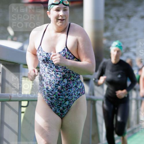 10.08.2025 - GEWOBA Citytriathlon Bremen H.Heesch http://msf.ph/oto/8552716 10.08.2025 10:30:35 Schwimmen 13, 67, 89, 173, 191, 217 meine-sportfotos.de