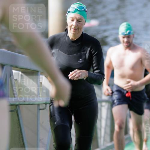 10.08.2025 - GEWOBA Citytriathlon Bremen H.Heesch http://msf.ph/oto/8552719 10.08.2025 10:30:36 Schwimmen 13, 67, 89, 173, 191, 217 meine-sportfotos.de