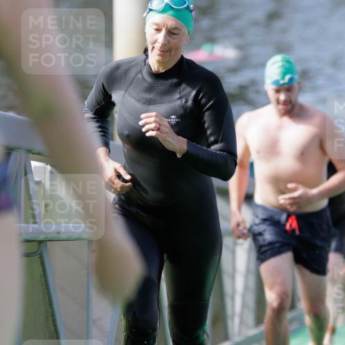 10.08.2025 - GEWOBA Citytriathlon Bremen H.Heesch http://msf.ph/oto/8552721 10.08.2025 10:30:36 Schwimmen 13, 67, 89, 173, 191, 217 meine-sportfotos.de