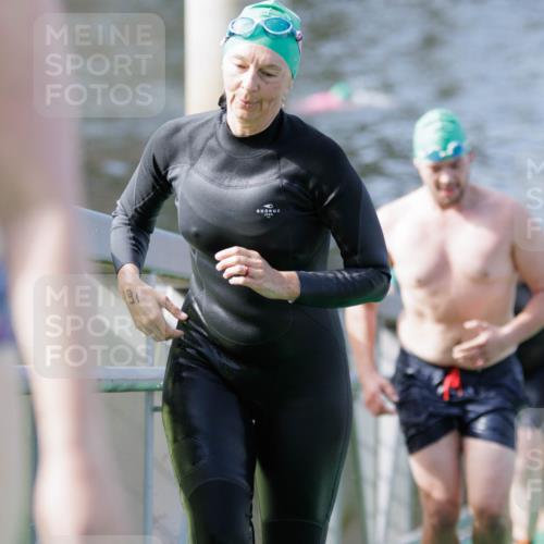 10.08.2025 - GEWOBA Citytriathlon Bremen H.Heesch http://msf.ph/oto/8552722 10.08.2025 10:30:36 Schwimmen 13, 67, 89, 173, 191, 217 meine-sportfotos.de