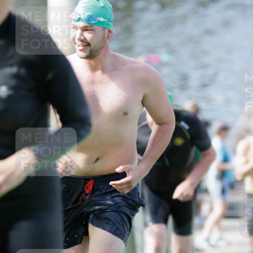 10.08.2025 - GEWOBA Citytriathlon Bremen H.Heesch http://msf.ph/oto/8552729 10.08.2025 10:30:38 Schwimmen 13, 67, 173, 191, 217 meine-sportfotos.de