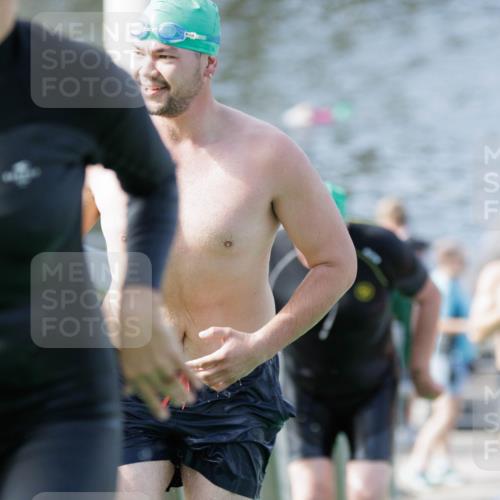10.08.2025 - GEWOBA Citytriathlon Bremen H.Heesch http://msf.ph/oto/8552731 10.08.2025 10:30:38 Schwimmen 13, 67, 173, 191, 217 meine-sportfotos.de