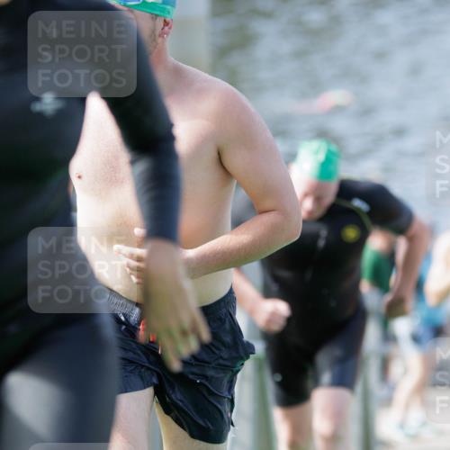 10.08.2025 - GEWOBA Citytriathlon Bremen H.Heesch http://msf.ph/oto/8552736 10.08.2025 10:30:38 Schwimmen 13, 67, 173, 191, 217 meine-sportfotos.de